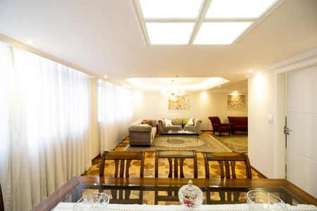 Apartamento para alugar com 232m², 3 quartos e 2 vagas Apartamento para alugar com 232m², 3 quartos e 2 vagasSala de jantar