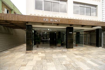 Apartamento para alugar com 232m², 3 quartos e 2 vagas Apartamento para alugar com 232m², 3 quartos e 2 vagasEntrada