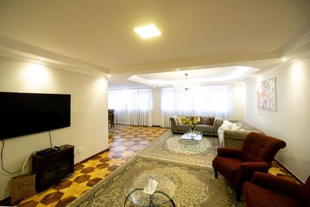 Apartamento para alugar com 232m², 3 quartos e 2 vagas Apartamento para alugar com 232m², 3 quartos e 2 vagasSala de estar