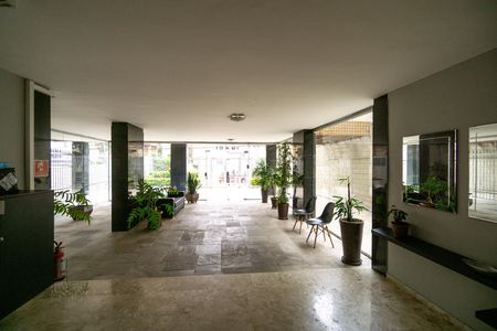 Apartamento para alugar com 232m², 3 quartos e 2 vagas Apartamento para alugar com 232m², 3 quartos e 2 vagasHall social