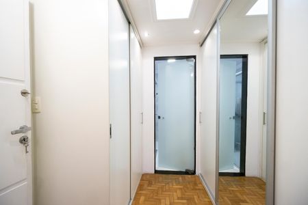 Apartamento para alugar com 232m², 3 quartos e 2 vagas Apartamento para alugar com 232m², 3 quartos e 2 vagasCloset da suíte