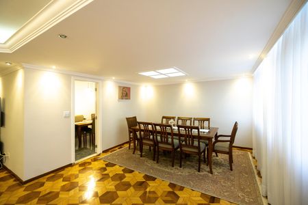 Apartamento para alugar com 232m², 3 quartos e 2 vagas Apartamento para alugar com 232m², 3 quartos e 2 vagasSala de jantar