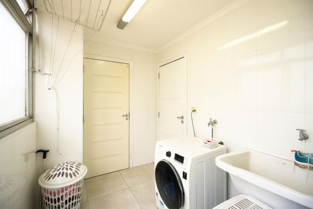 Apartamento para alugar com 232m², 3 quartos e 2 vagas Apartamento para alugar com 232m², 3 quartos e 2 vagasÁread e serviço