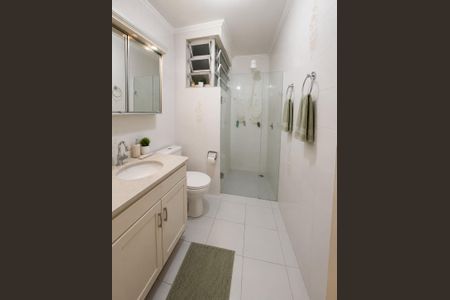 Banheiro 1 de apartamento para alugar com 2 quartos, 80m² em Cristal, Porto Alegre