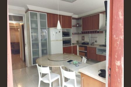 Casa à venda com 169m², 2 quartos e 2 vagas
