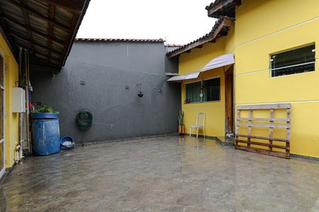 Casa para alugar com 264m², 2 quartos e 10 vagas Casa para alugar com 264m², 2 quartos e 10 vagasQuintal