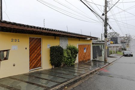 Casa para alugar com 264m², 2 quartos e 10 vagas Casa para alugar com 264m², 2 quartos e 10 vagasFachada
