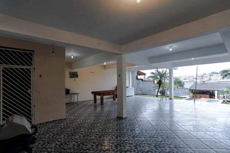 Casa para alugar com 264m², 2 quartos e 10 vagas Casa para alugar com 264m², 2 quartos e 10 vagasGaragem