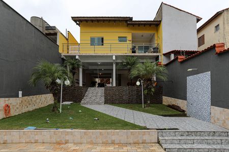 Casa para alugar com 264m², 2 quartos e 10 vagas Casa para alugar com 264m², 2 quartos e 10 vagasQuintal