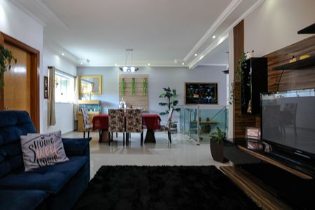 Casa para alugar com 264m², 2 quartos e 10 vagas Casa para alugar com 264m², 2 quartos e 10 vagasSala