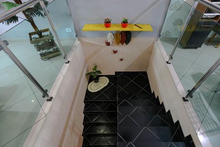 Casa para alugar com 264m², 2 quartos e 10 vagas Casa para alugar com 264m², 2 quartos e 10 vagasEscada