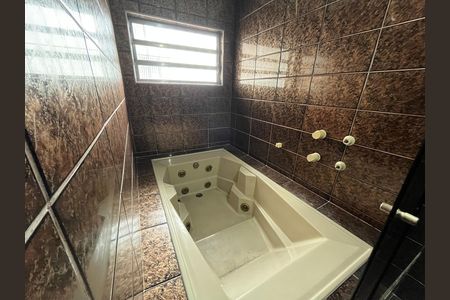 Casa à venda com 130m², 3 quartos e 2 vagas Casa à venda com 130m², 3 quartos e 2 vagasBanheiro