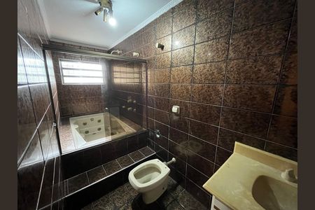 Casa à venda com 130m², 3 quartos e 2 vagas Casa à venda com 130m², 3 quartos e 2 vagasBanheiro