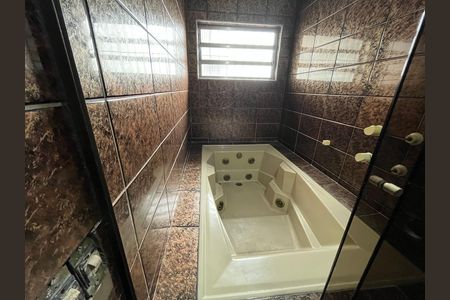 Casa à venda com 130m², 3 quartos e 2 vagas Casa à venda com 130m², 3 quartos e 2 vagasBanheiro