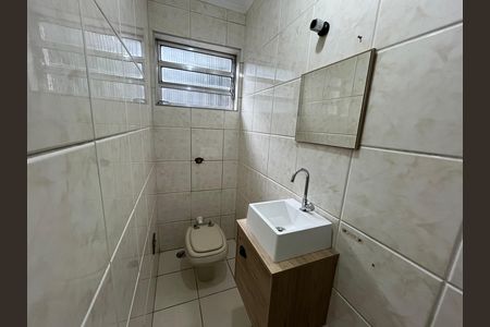Casa à venda com 130m², 3 quartos e 2 vagas Casa à venda com 130m², 3 quartos e 2 vagasBanheiro