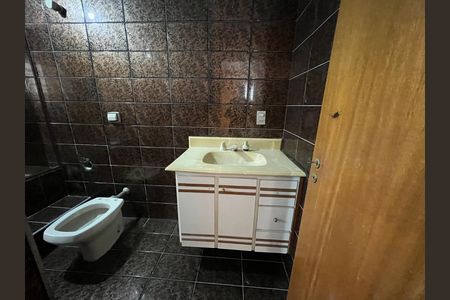 Casa à venda com 130m², 3 quartos e 2 vagas Casa à venda com 130m², 3 quartos e 2 vagasBanheiro