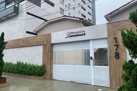 Casa para alugar com 83m², 3 quartos e 1 vaga Casa para alugar com 83m², 3 quartos e 1 vagaFachada
