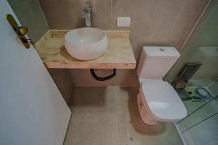 Casa de condomínio à venda com 157m², 3 quartos e 2 vagas Casa de condomínio à venda com 157m², 3 quartos e 2 vagasBanheiro