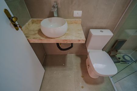 Casa de condomínio à venda com 156m², 3 quartos e 2 vagas Casa de condomínio à venda com 156m², 3 quartos e 2 vagasBanheiro da Suíte