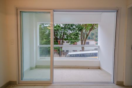 Casa de condomínio à venda com 156m², 3 quartos e 2 vagas Casa de condomínio à venda com 156m², 3 quartos e 2 vagasVaranda