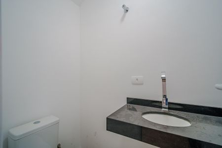 Casa de condomínio à venda com 156m², 3 quartos e 2 vagas Casa de condomínio à venda com 156m², 3 quartos e 2 vagasBanheiro da garagem