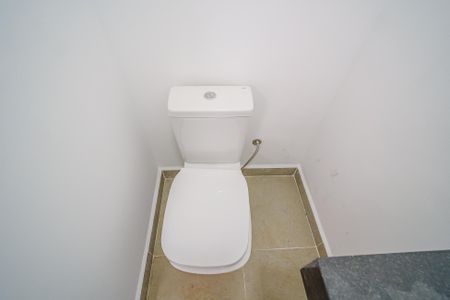 Casa de condomínio à venda com 156m², 3 quartos e 2 vagas Casa de condomínio à venda com 156m², 3 quartos e 2 vagasBanheiro da garagem