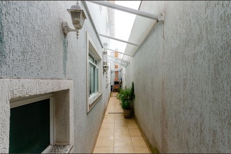 Casa à venda com 200m², 3 quartos e 4 vagasCorredor externo