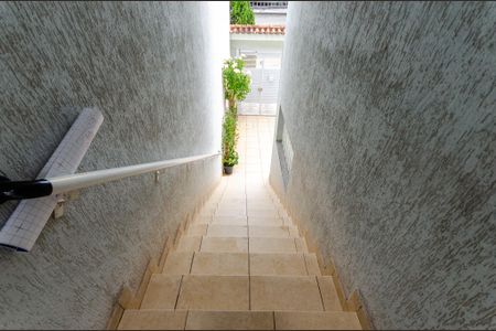 Casa à venda com 200m², 3 quartos e 4 vagasEscada