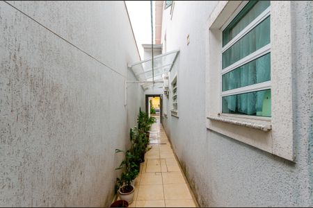 Casa à venda com 200m², 3 quartos e 4 vagasCorredor externo