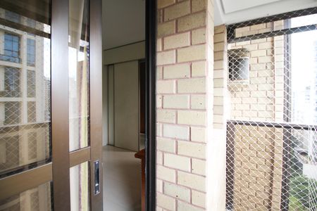 Apartamento à venda com 33m², 1 quarto e 1 vaga Apartamento à venda com 33m², 1 quarto e 1 vagaVaranda