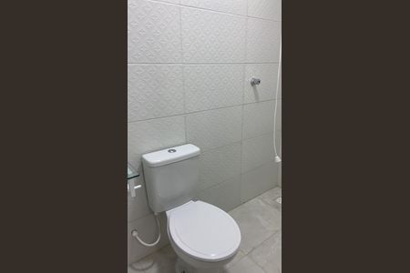 Banheiro de kitnet/studio para alugar com 1 quarto, 26m² em Vila Água Funda, São Paulo