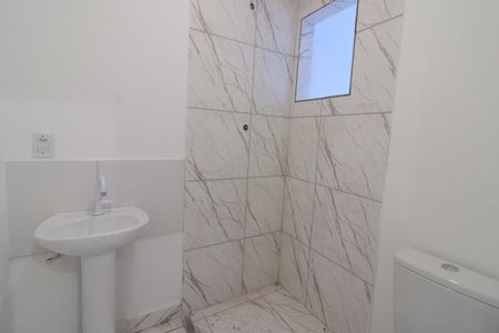 Banheiro de kitnet/studio para alugar com 1 quarto, 24m² em Rochdale, Osasco
