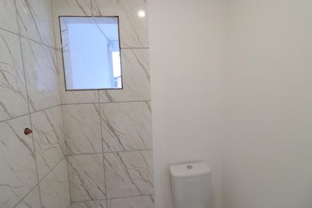 Banheiro de kitnet/studio para alugar com 1 quarto, 24m² em Rochdale, Osasco