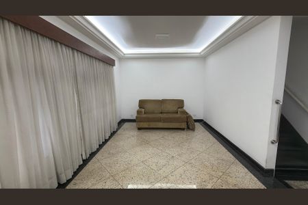 Casa à venda com 200m², 4 quartos e 4 vagas