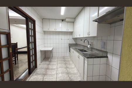 Casa à venda com 200m², 4 quartos e 4 vagas