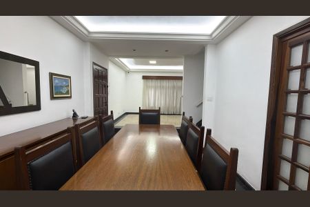 Casa à venda com 200m², 4 quartos e 4 vagas