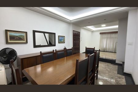 Casa à venda com 4 quartos, 200m² em Água Rasa, São Paulo