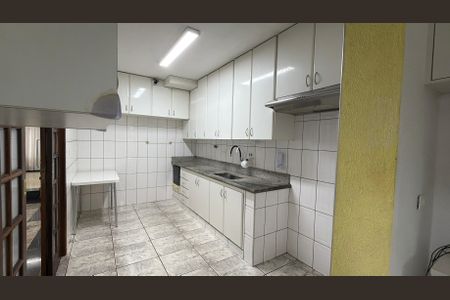 Casa à venda com 200m², 4 quartos e 4 vagas