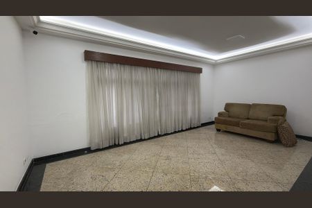 Casa à venda com 200m², 4 quartos e 4 vagas