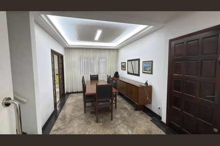 Casa à venda com 200m², 4 quartos e 4 vagas