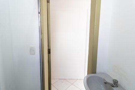 Banheiro de apartamento para alugar com 1 quarto, 45m² em Teresópolis, Porto Alegre