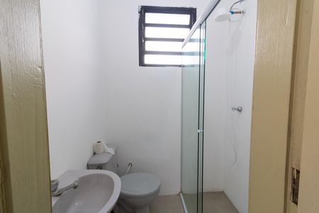 Banheiro de apartamento para alugar com 1 quarto, 45m² em Teresópolis, Porto Alegre