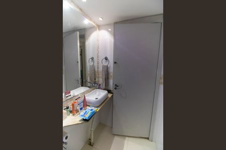Apartamento à venda com 68m², 3 quartos e 1 vaga Apartamento à venda com 68m², 3 quartos e 1 vagaBanheiro Social