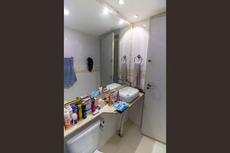Apartamento à venda com 68m², 3 quartos e 1 vaga Apartamento à venda com 68m², 3 quartos e 1 vagaBanheiro Social