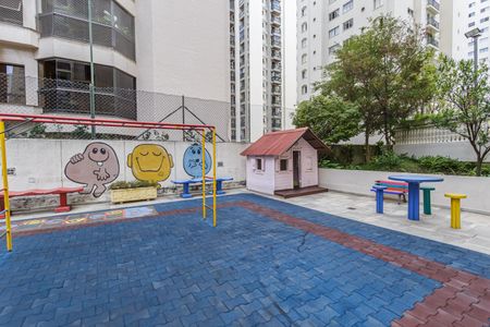 Apartamento para alugar com 110m², 3 quartos e 2 vagas Apartamento para alugar com 110m², 3 quartos e 2 vagasÁrea comum - Playground