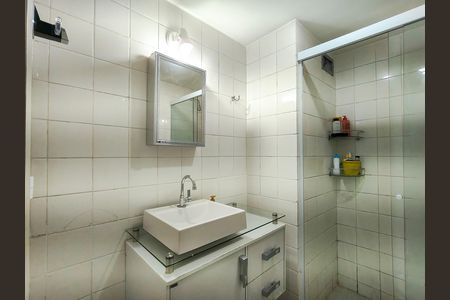 Apartamento à venda com 75m², 2 quartos e 1 vaga Apartamento à venda com 75m², 2 quartos e 1 vagaBanheiro Corredor