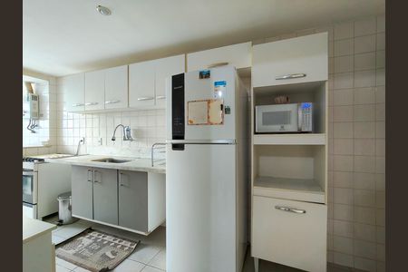 Apartamento à venda com 75m², 2 quartos e 1 vaga Apartamento à venda com 75m², 2 quartos e 1 vagaCozinha