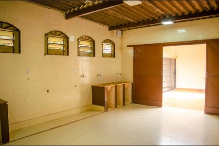 Casa para alugar com 391m², 5 quartos e 5 vagas