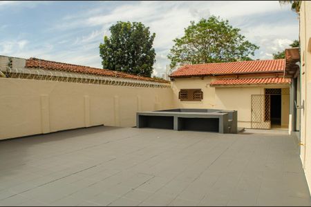 Casa para alugar com 391m², 5 quartos e 5 vagas
