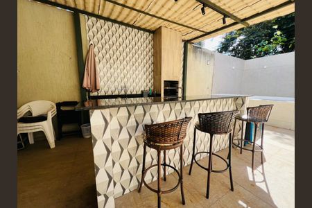 Casa à venda com 319m², 3 quartos e 3 vagas